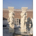 Una coppia di colonne di marmo con statua di figura
